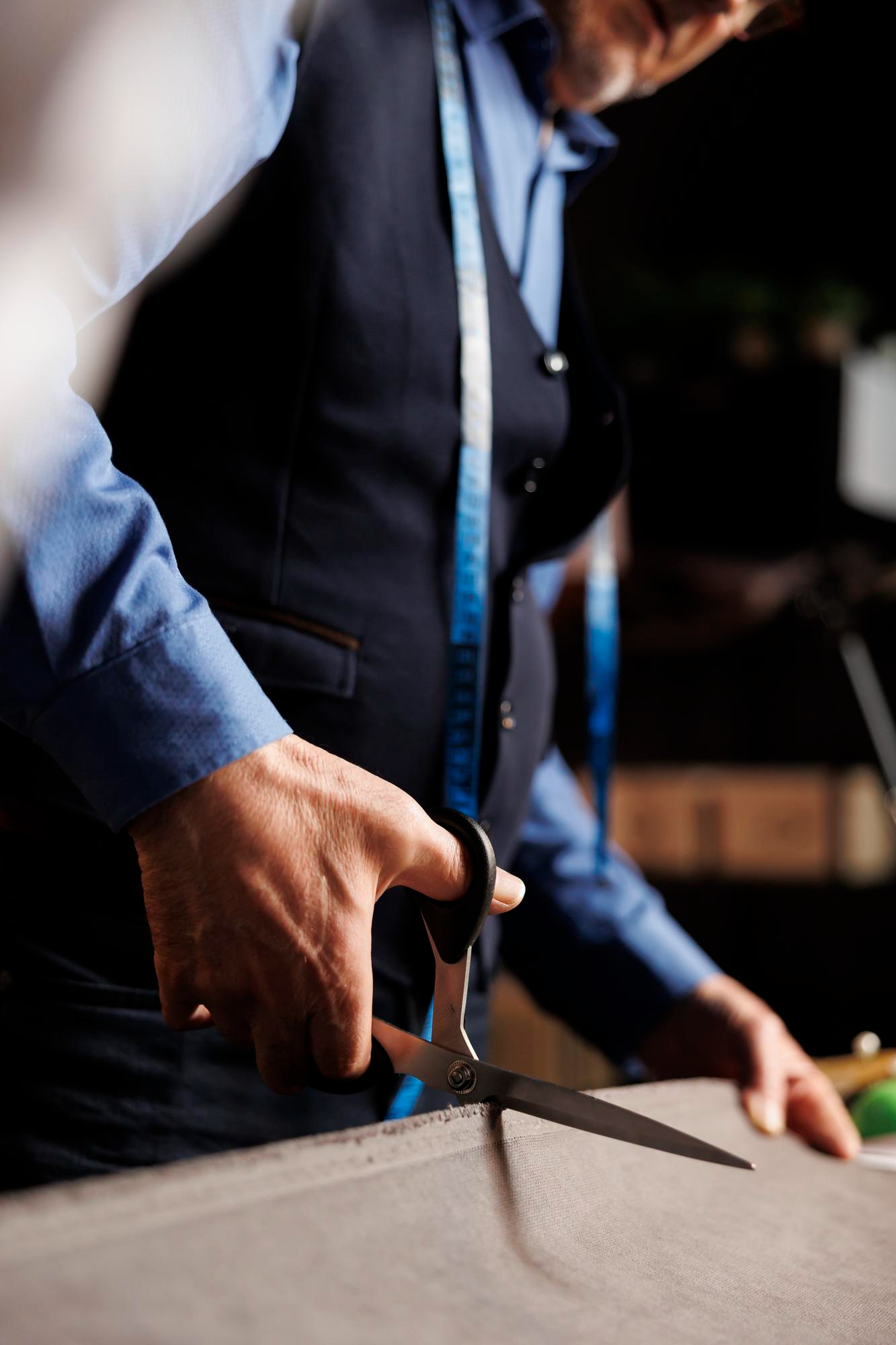 sartoria-esperta-che-taglia